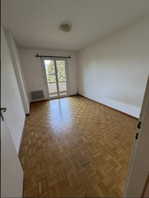 5 rooms apartment