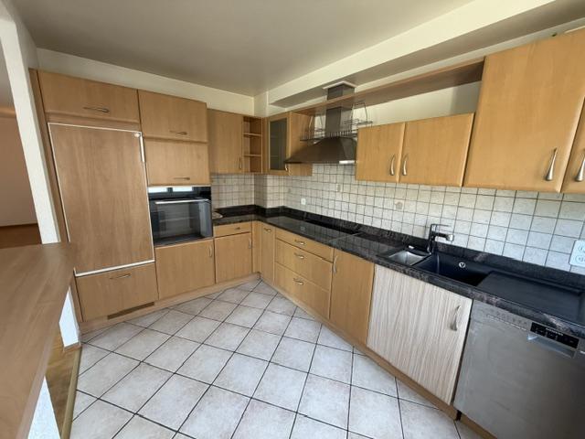 5 rooms apartment