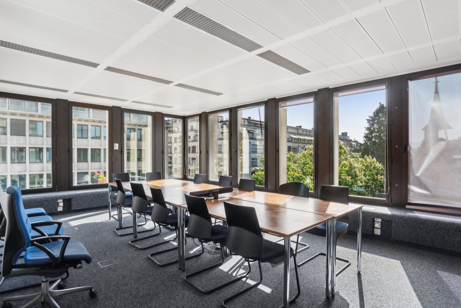690m² office