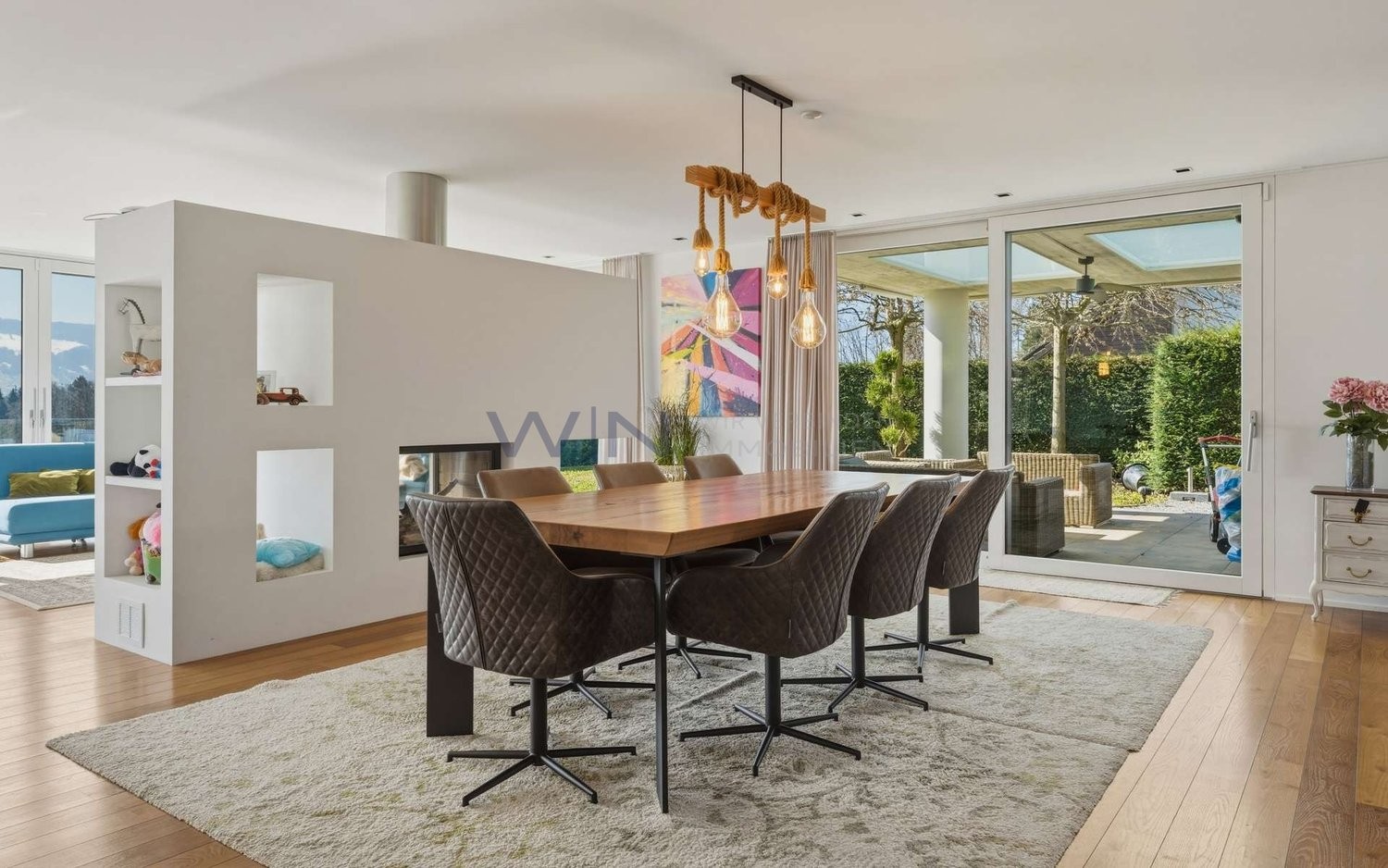 Rifugio familiare ai margini del bosco con piscina infinity

- Vicolo tranquillo ai margini del bosco, sud, vista inamovibile sulle Alpi
- Parquet in vero legno, 3 camini, ampio soggiorno con accesso alla terrazza
- Sauna, stanza wellness, smart home, impianto di allarme, caduta biancheria, pannelli