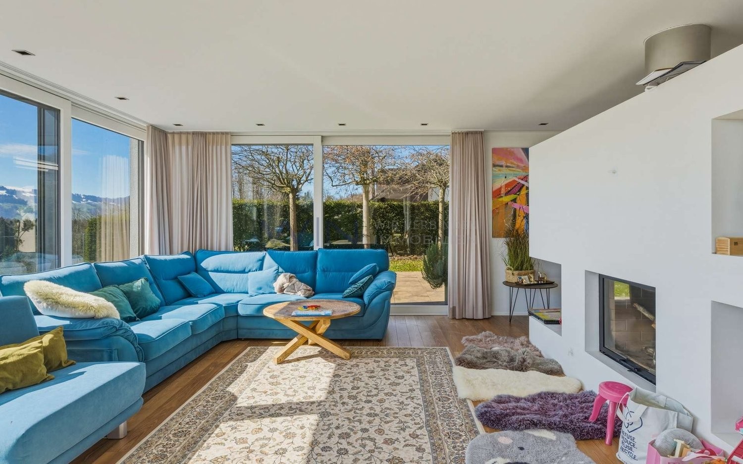Rifugio familiare ai margini del bosco con piscina infinity

- Vicolo tranquillo ai margini del bosco, sud, vista inamovibile sulle Alpi
- Parquet in vero legno, 3 camini, ampio soggiorno con accesso alla terrazza
- Sauna, stanza wellness, smart home, impianto di allarme, caduta biancheria, pannelli