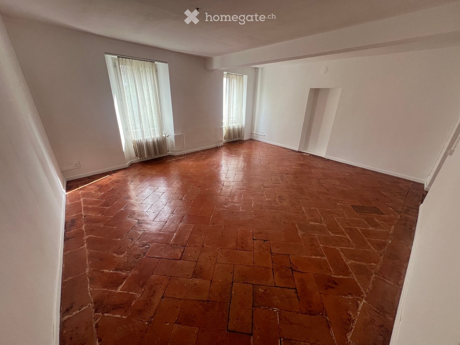 5 rooms apartment