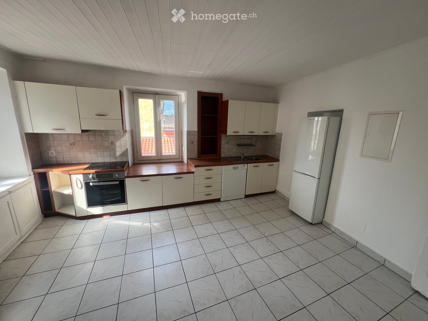 5 rooms apartment