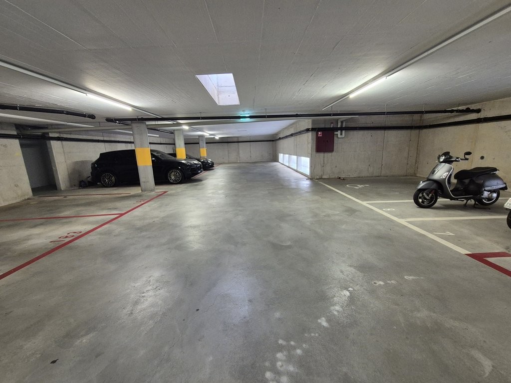 Posto auto coperto per biciclette