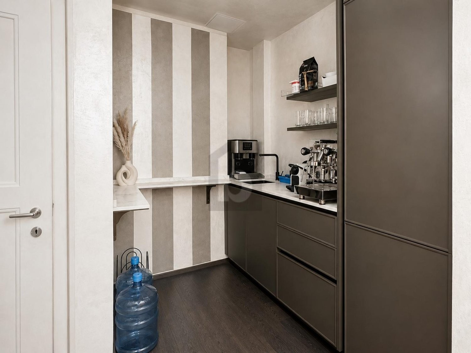 34m² office