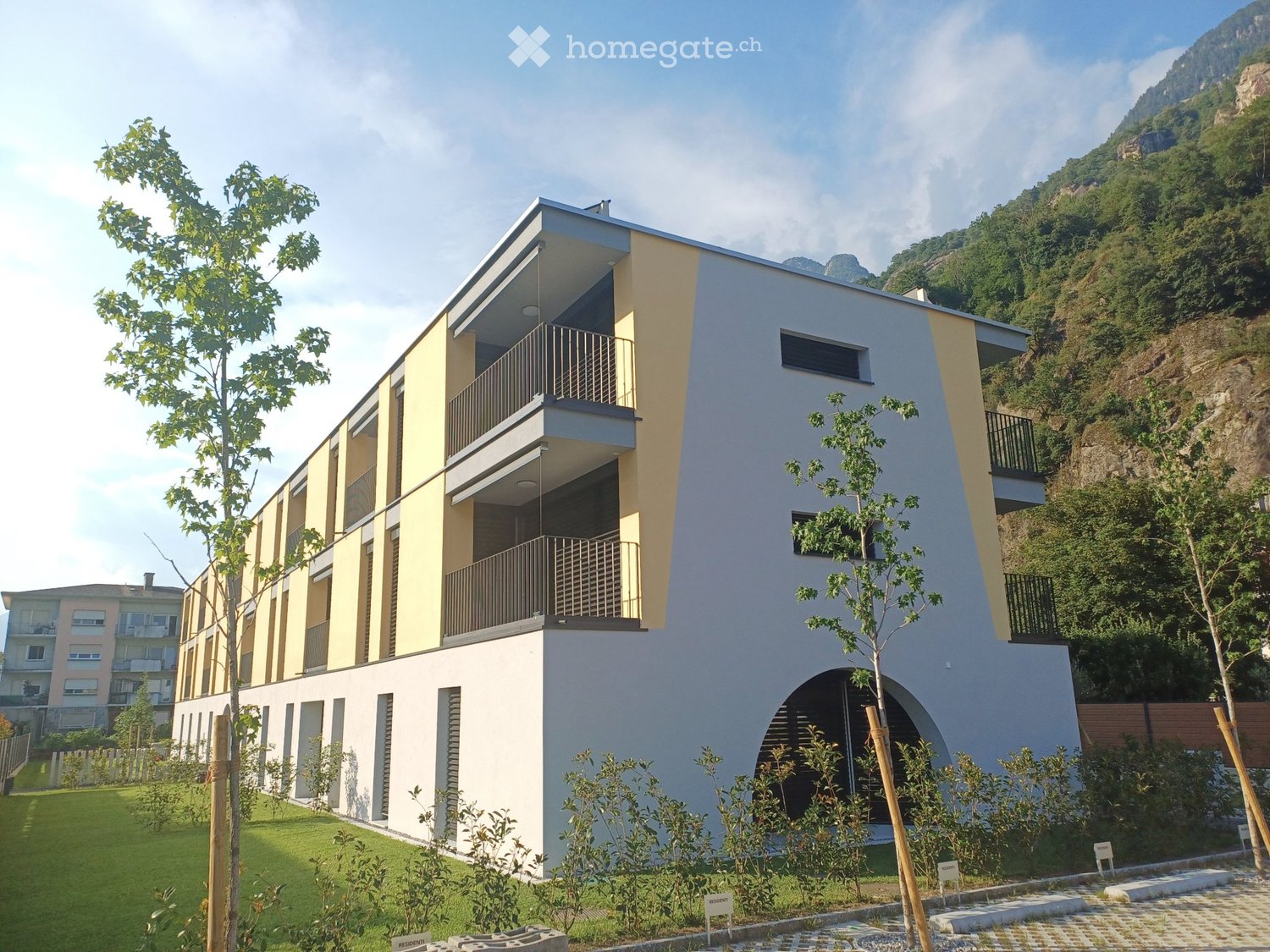 3 ½ Zimmer Wohnung","description":"3.5-Zimmer-Wohnungen im 1. und 2. Obergeschoss in einem Neubau in Cresciano (10 Wohnungen + Physiotherapie) zu vermieten. Grosszügige Fläche, zwei Terrassen, zwei Badezimmer, nach Süden ausgerichtet. Heizung/Kühlung mittels wassergeführter Bodenheizung/Bodenkühlung