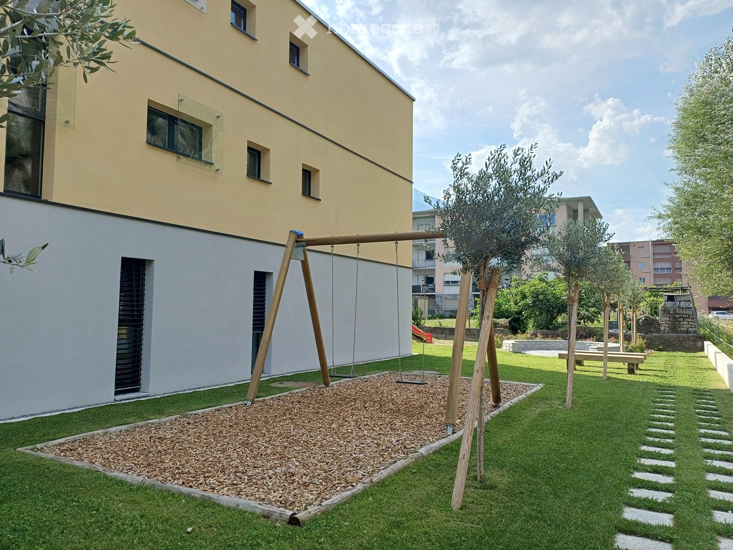 3 ½ Zimmer Wohnung","description":"3.5-Zimmer-Wohnungen im 1. und 2. Obergeschoss in einem Neubau in Cresciano (10 Wohnungen + Physiotherapie) zu vermieten. Grosszügige Fläche, zwei Terrassen, zwei Badezimmer, nach Süden ausgerichtet. Heizung/Kühlung mittels wassergeführter Bodenheizung/Bodenkühlung