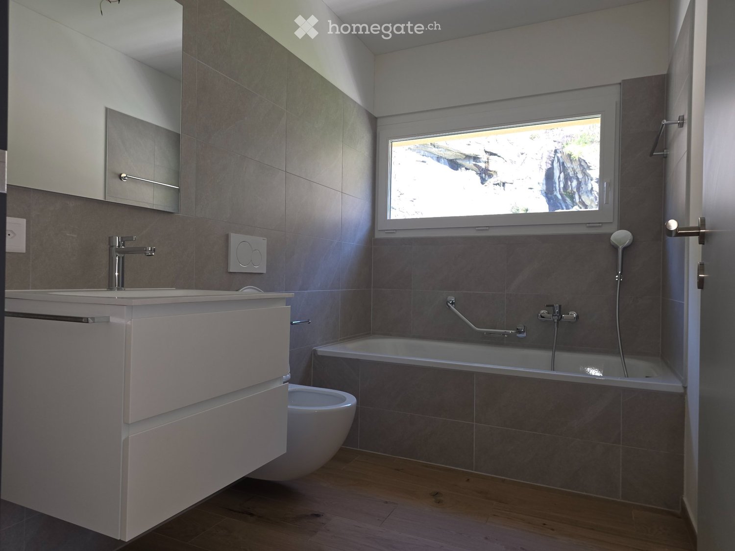 3 ½ Zimmer Wohnung","description":"3.5-Zimmer-Wohnungen im 1. und 2. Obergeschoss in einem Neubau in Cresciano (10 Wohnungen + Physiotherapie) zu vermieten. Grosszügige Fläche, zwei Terrassen, zwei Badezimmer, nach Süden ausgerichtet. Heizung/Kühlung mittels wassergeführter Bodenheizung/Bodenkühlung