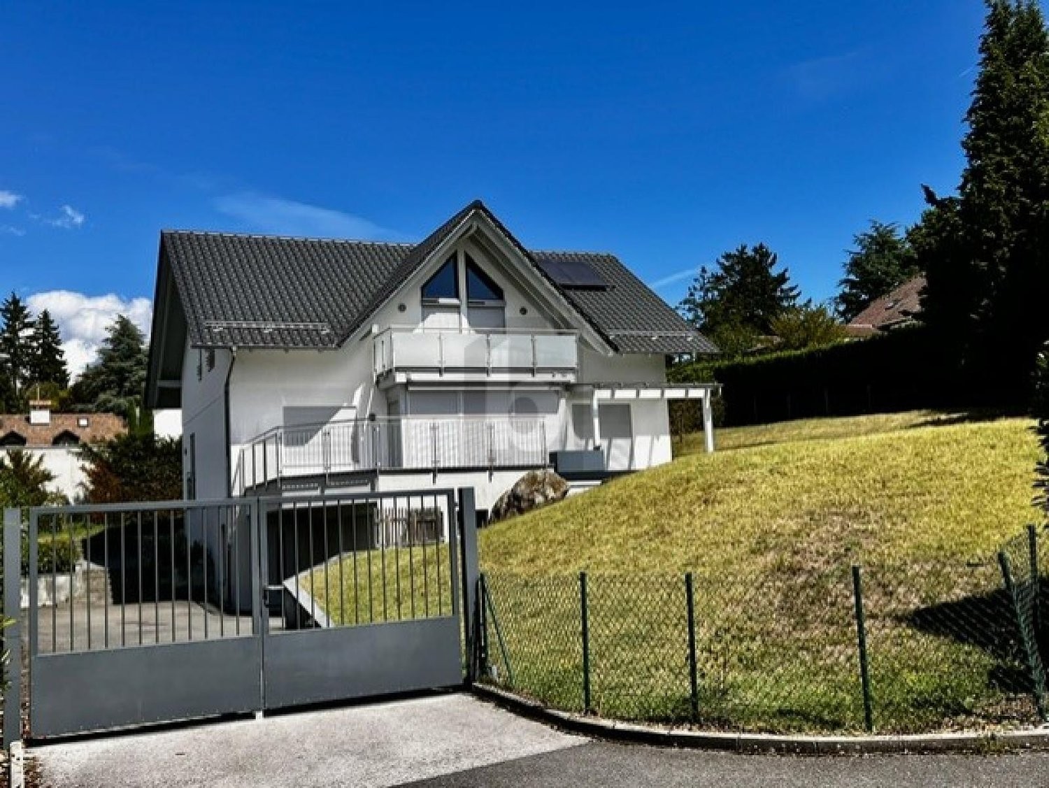 8 rooms single house
