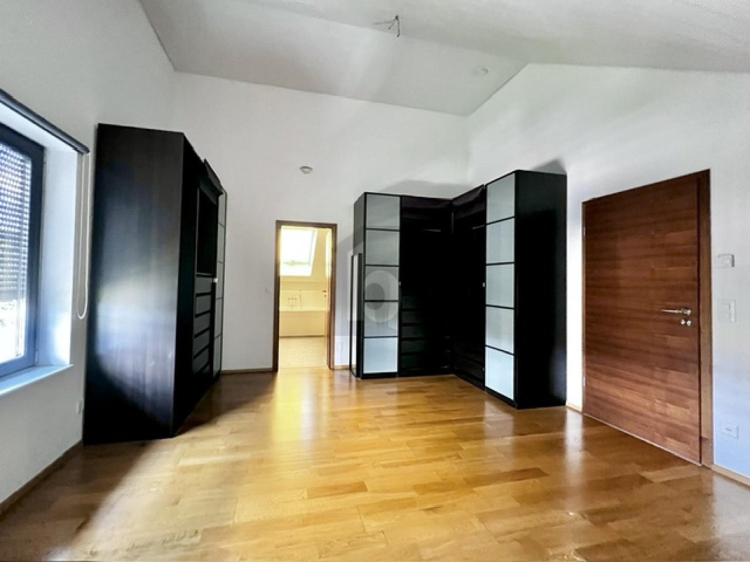 8 rooms single house