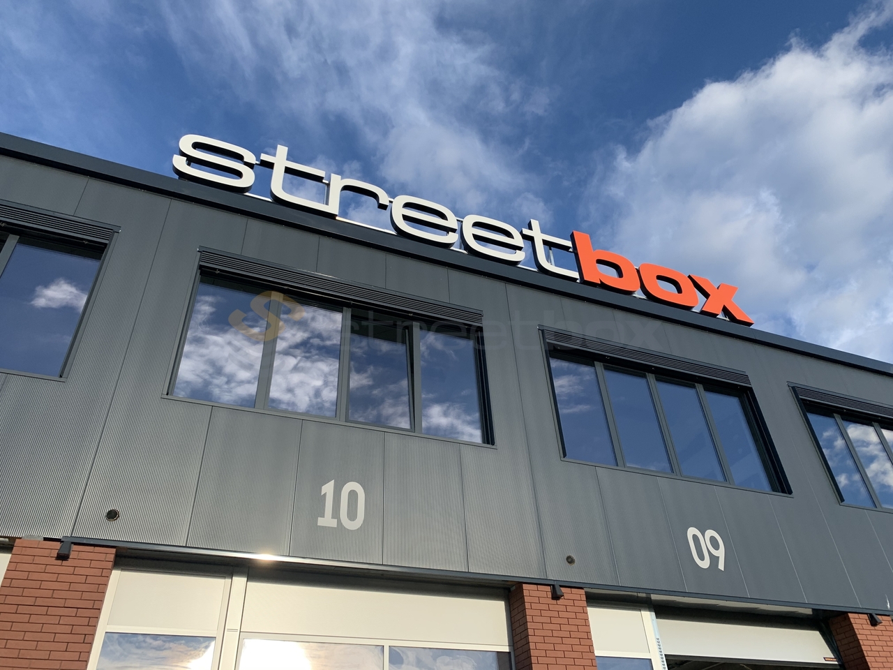 115m² commercial
