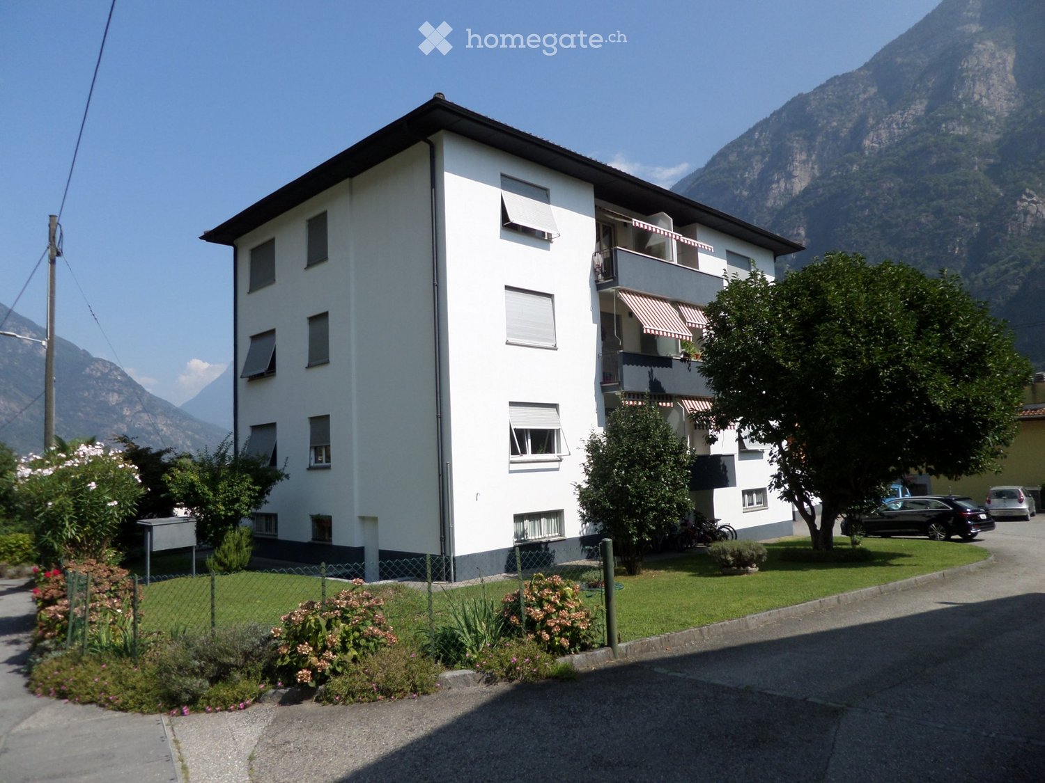 3 ½ Zimmer-Wohnung

3.5-Zimmer-Wohnung von ca. 80 m2, obere Etage, mit schöner offener Aussicht und totaler Privatsphäre.
Zwei Schlafzimmer, zwei Badezimmer, Wohnzimmer, Küche, Terrasse
Ab sofort verfügbar
Parkplatz in der Tiefgarage PLUS AUSSENPARKPLATZ FÜR FR 100 OHNE IRGENDEINE ABRECHNUNG AM ENDE
