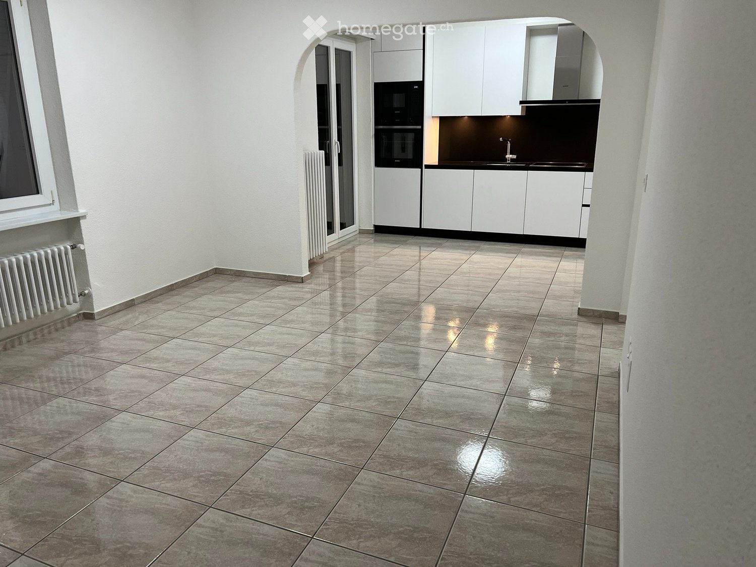 3 ½ Zimmer-Wohnung

3.5-Zimmer-Wohnung von ca. 80 m2, obere Etage, mit schöner offener Aussicht und totaler Privatsphäre.
Zwei Schlafzimmer, zwei Badezimmer, Wohnzimmer, Küche, Terrasse
Ab sofort verfügbar
Parkplatz in der Tiefgarage PLUS AUSSENPARKPLATZ FÜR FR 100 OHNE IRGENDEINE ABRECHNUNG AM ENDE
