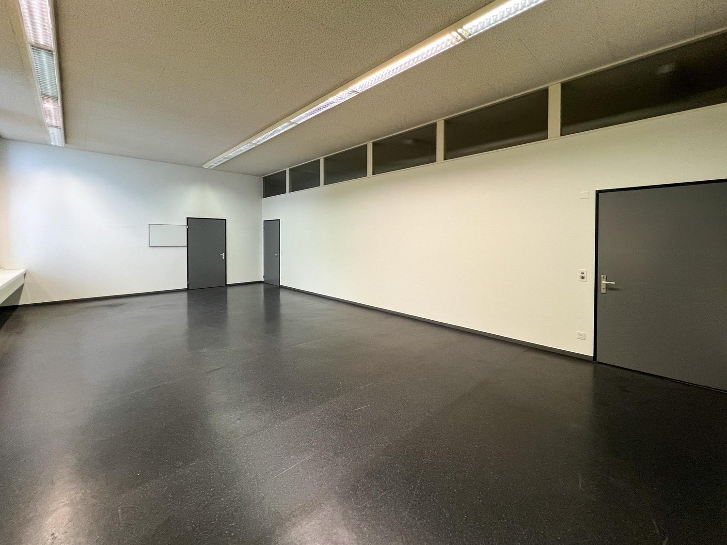 60m² office