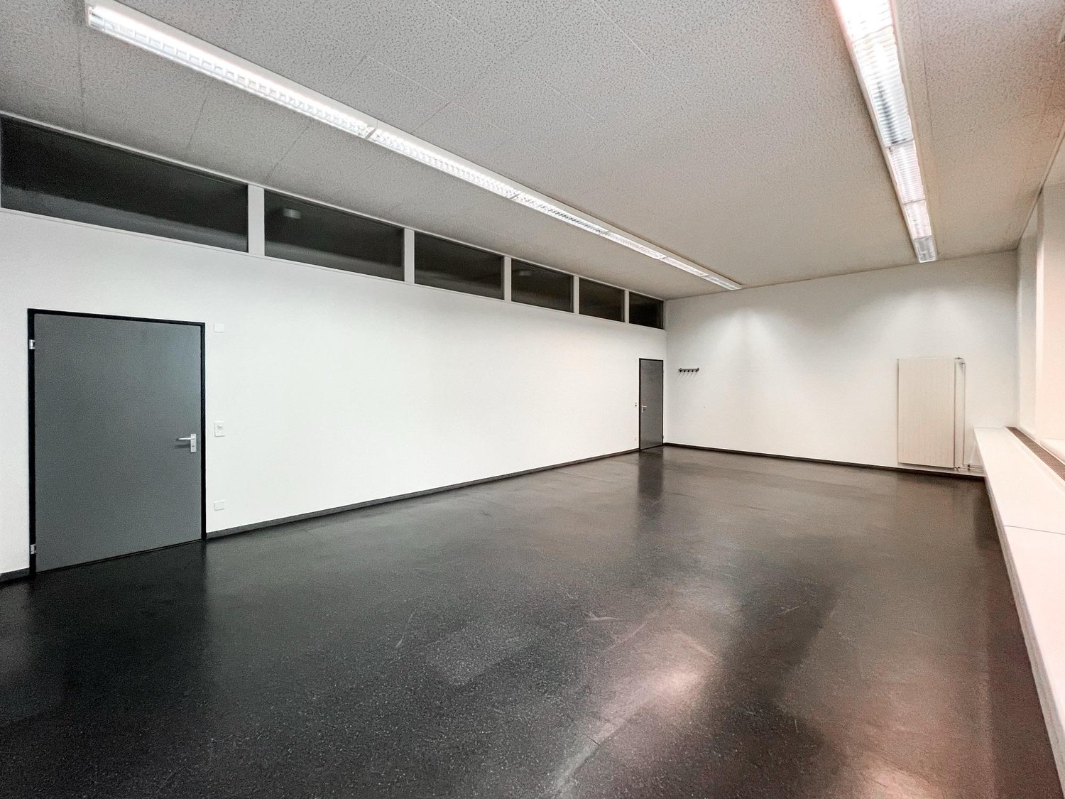 60m² office
