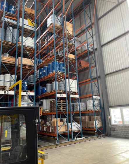 850m² shop