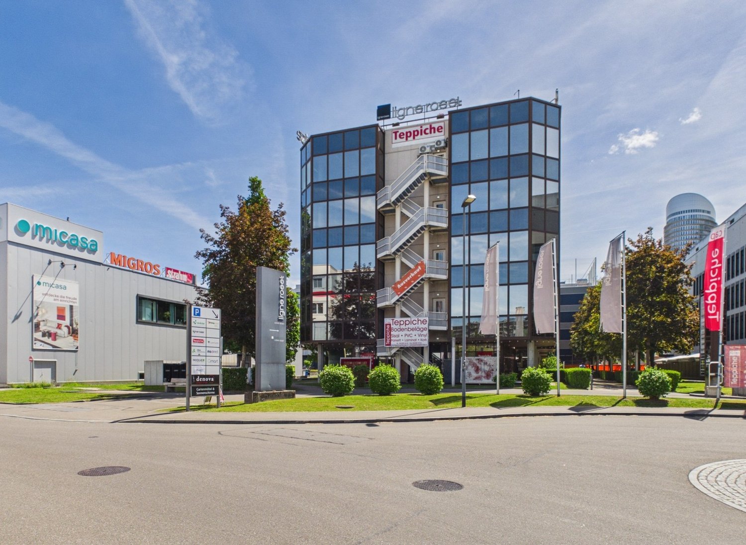 1766m² commerciale