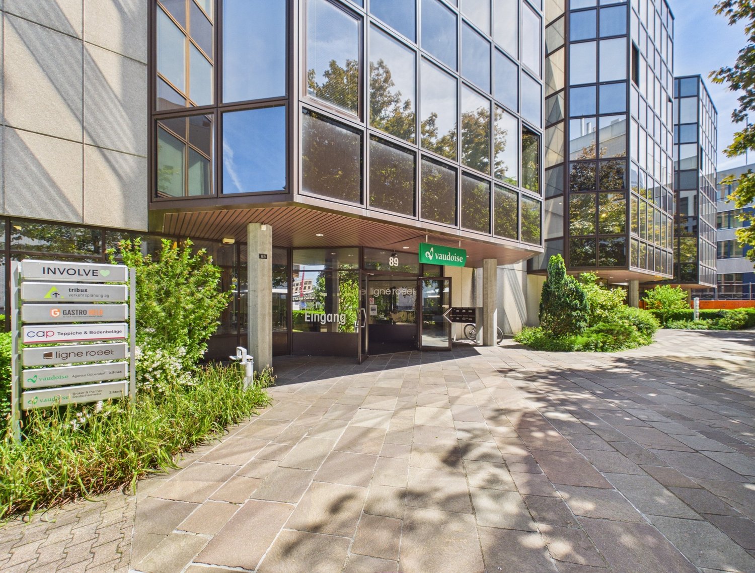 1766m² commerciale