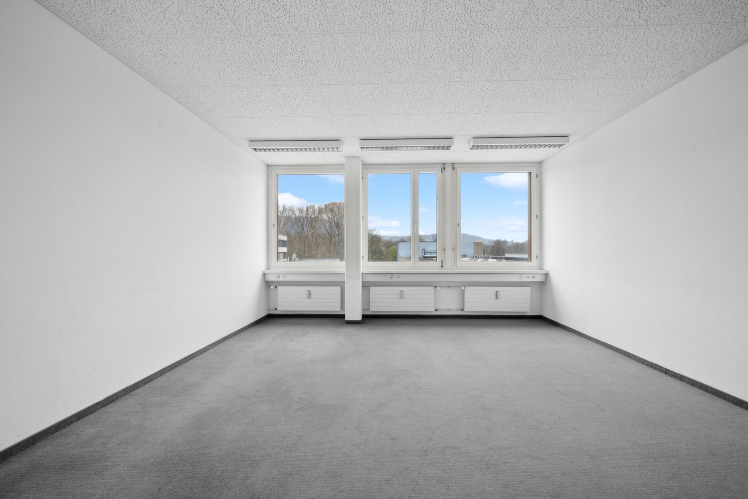 382m² office