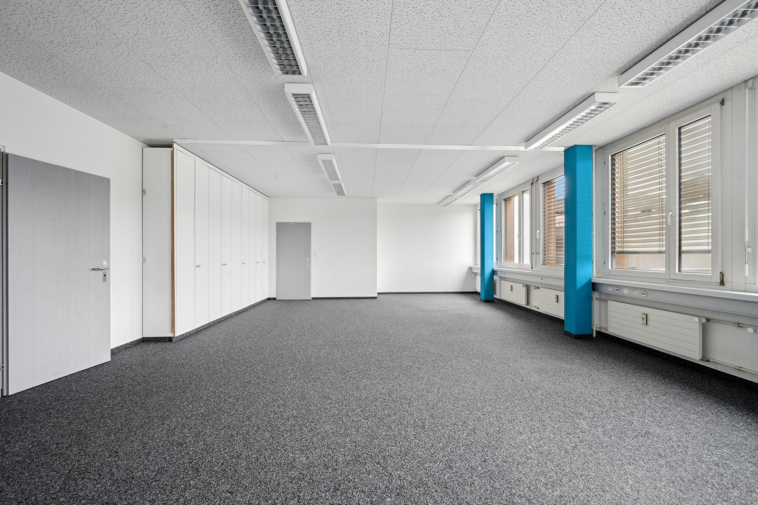 382m² office