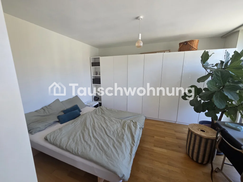 Appartamento di 2 ½ locali in vivace Kreis 5, Zurigo. Con quasi 50 m², offre spazio sufficiente per single o coppie e costa meno di CHF 2100 di affitto. Ti trovi a 3 minuti a piedi dalla Hauptbahnhof Zürich. Io e mio marito cerchiamo un appartamento più grande a Zurigo con almeno 3 locali e 80 m² fi