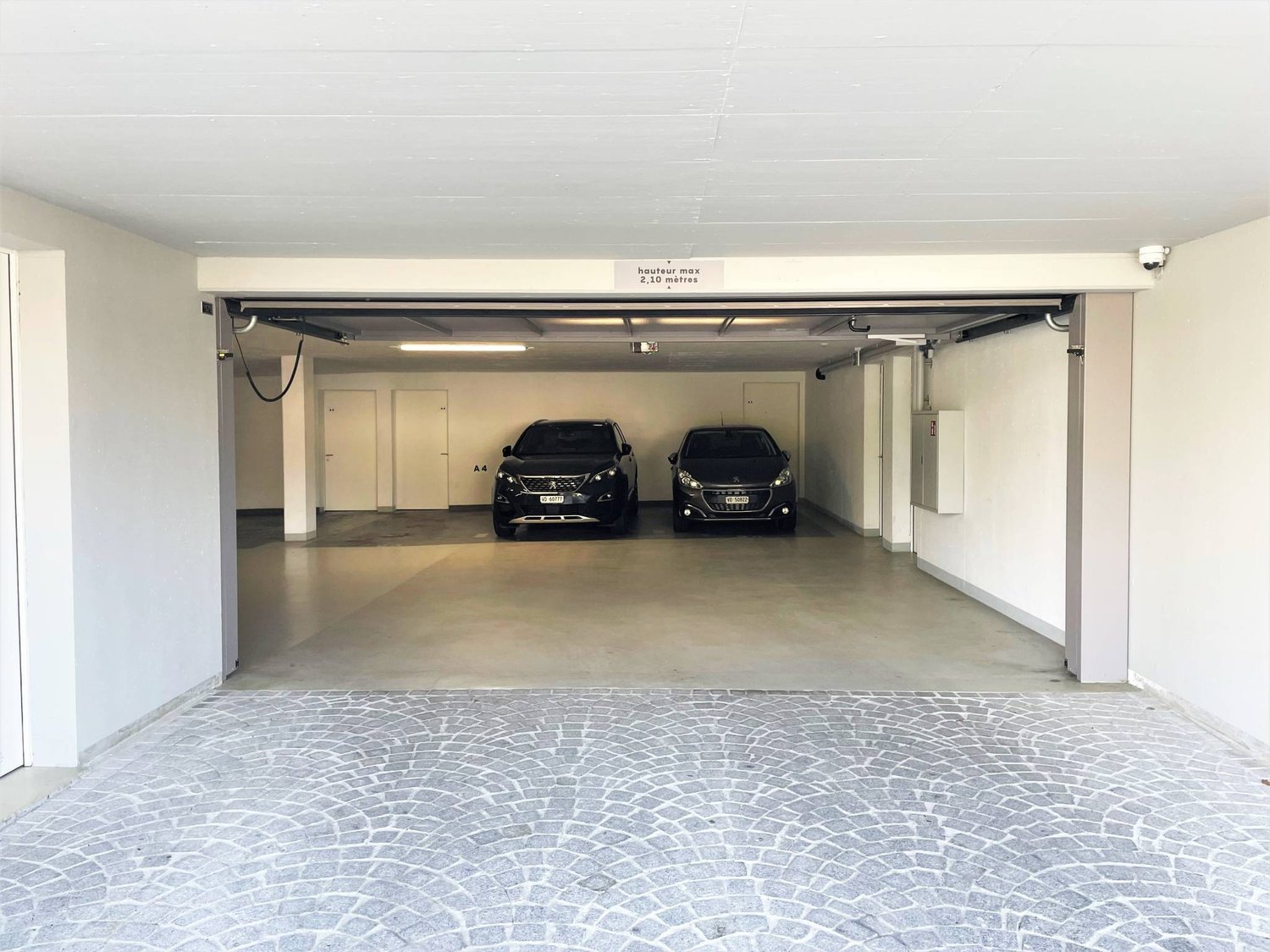 247m² arcade
