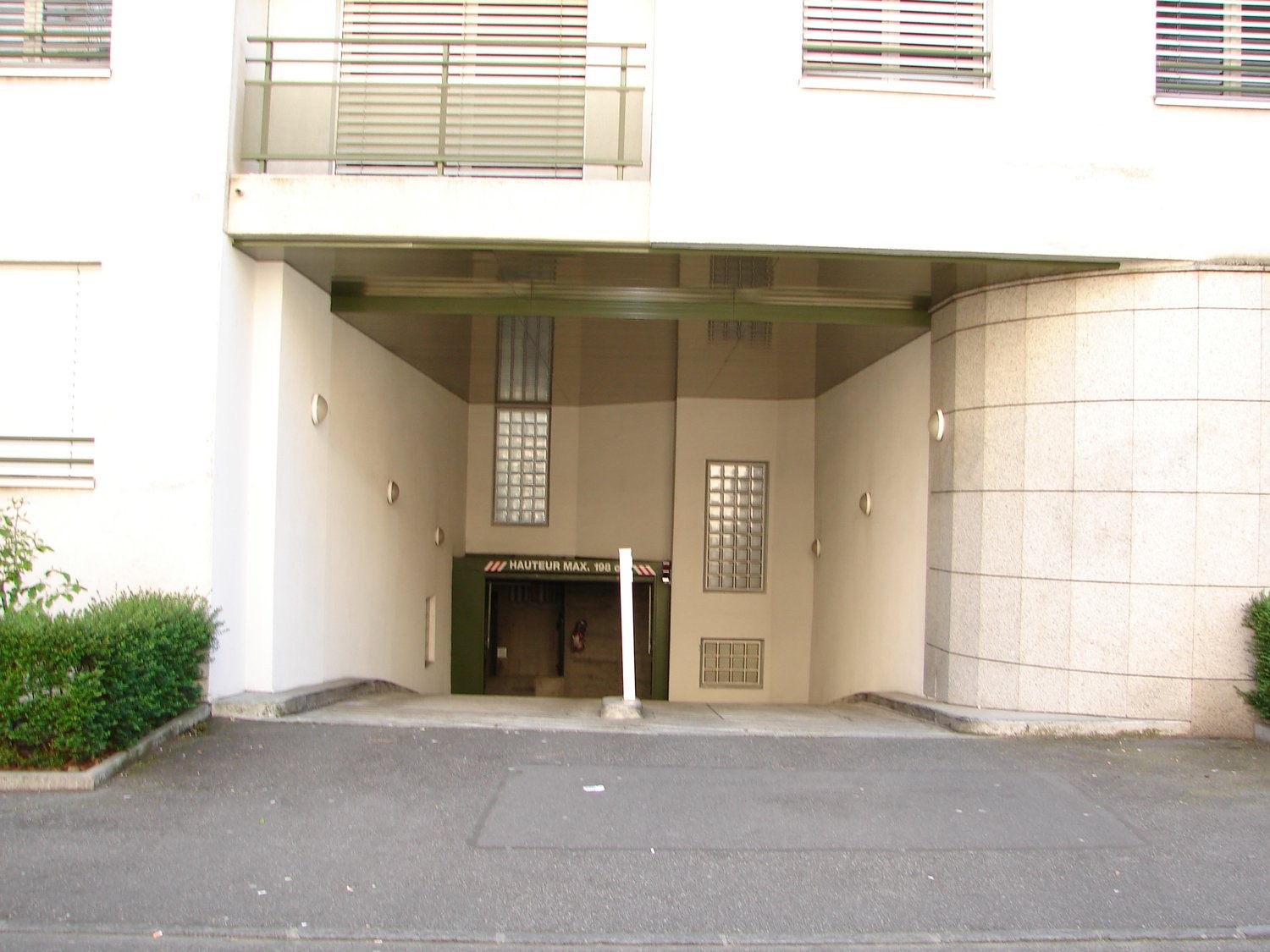 Posto auto in garage sotterraneo, foto 3 di 3