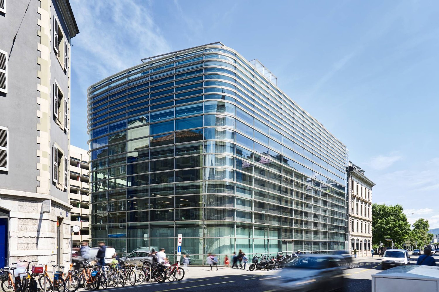 1373m² office