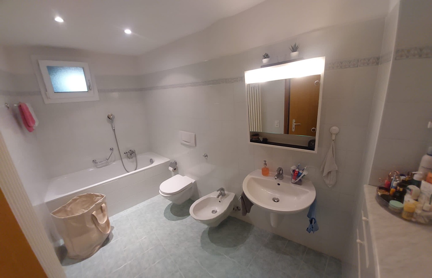 5 rooms apartment