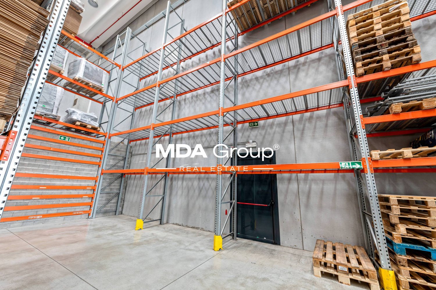 1250m² office
