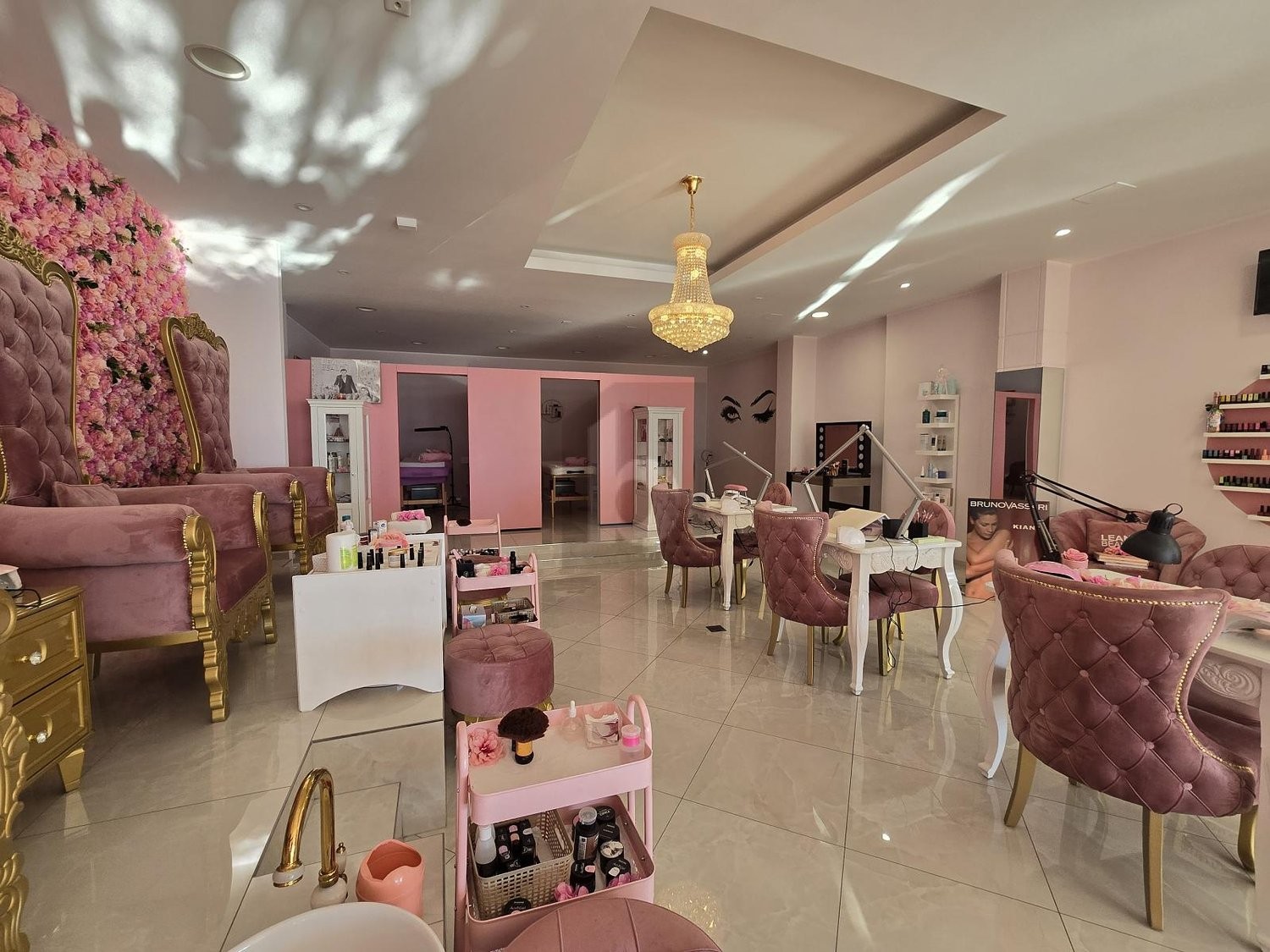 230m² shop