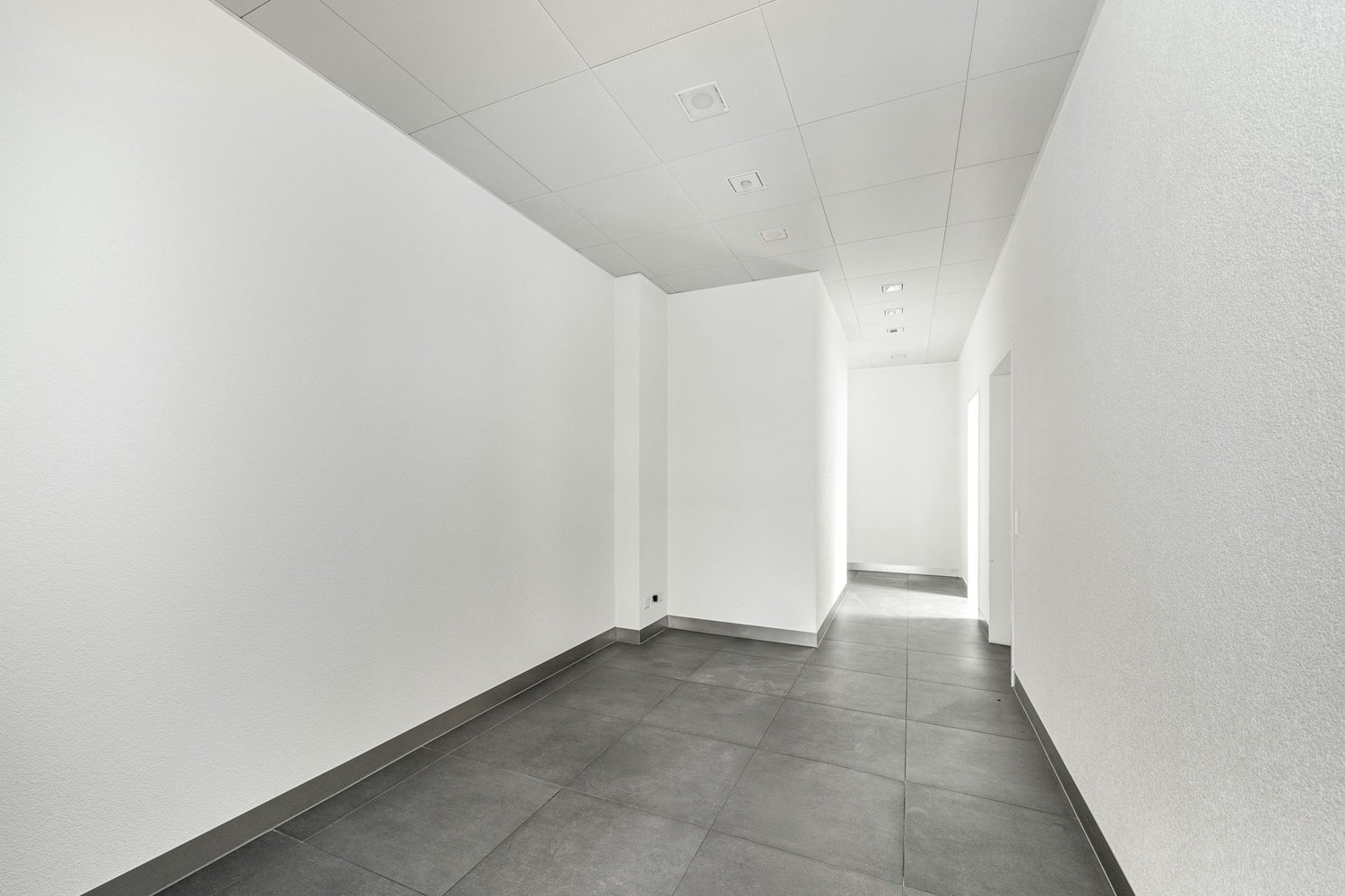 154m² commercial