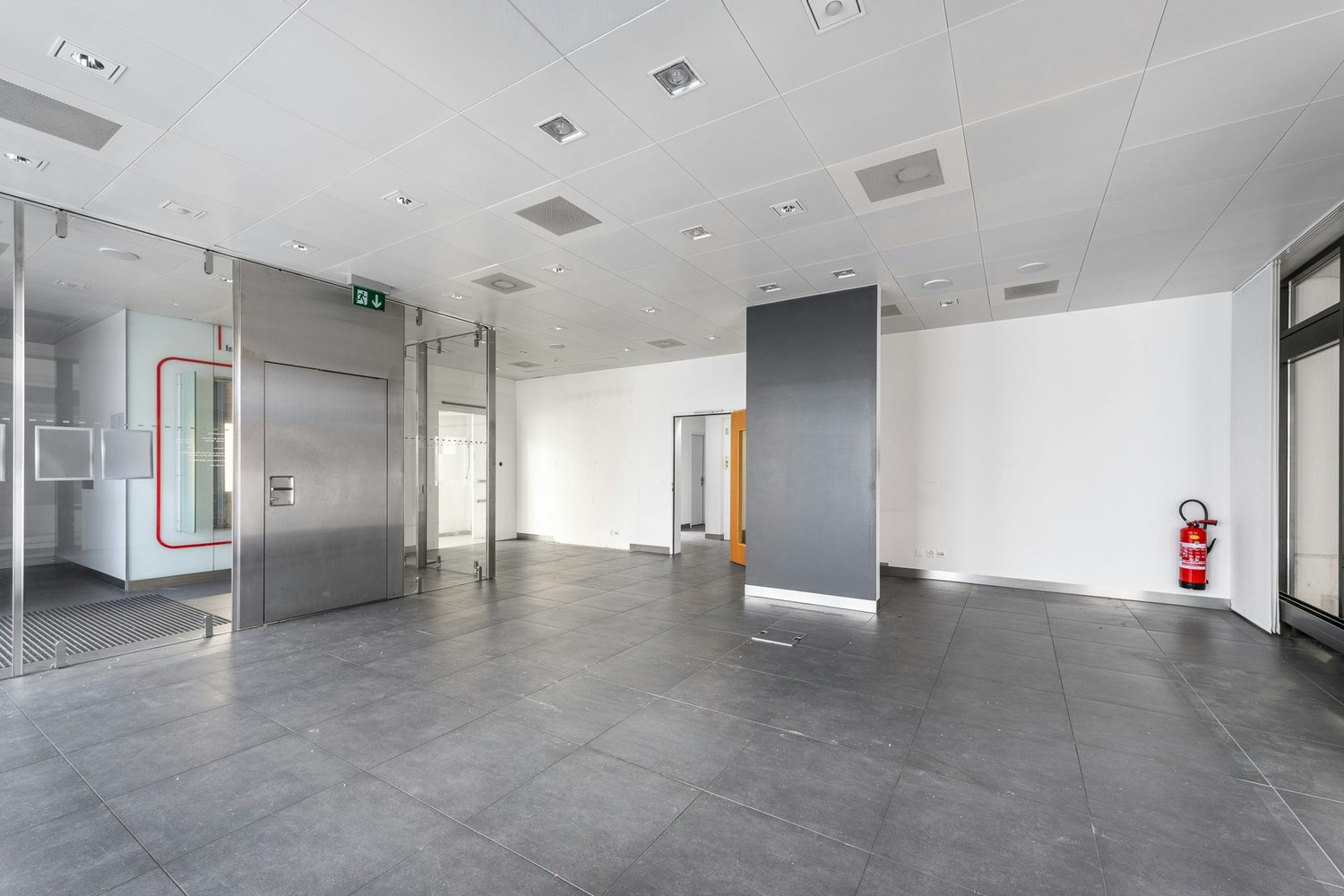 154m² commercial