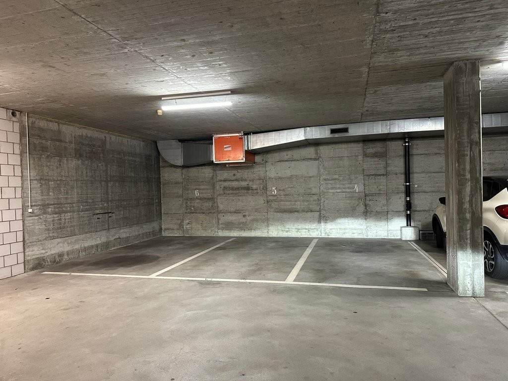 Posto auto interrato, foto 2 di 4