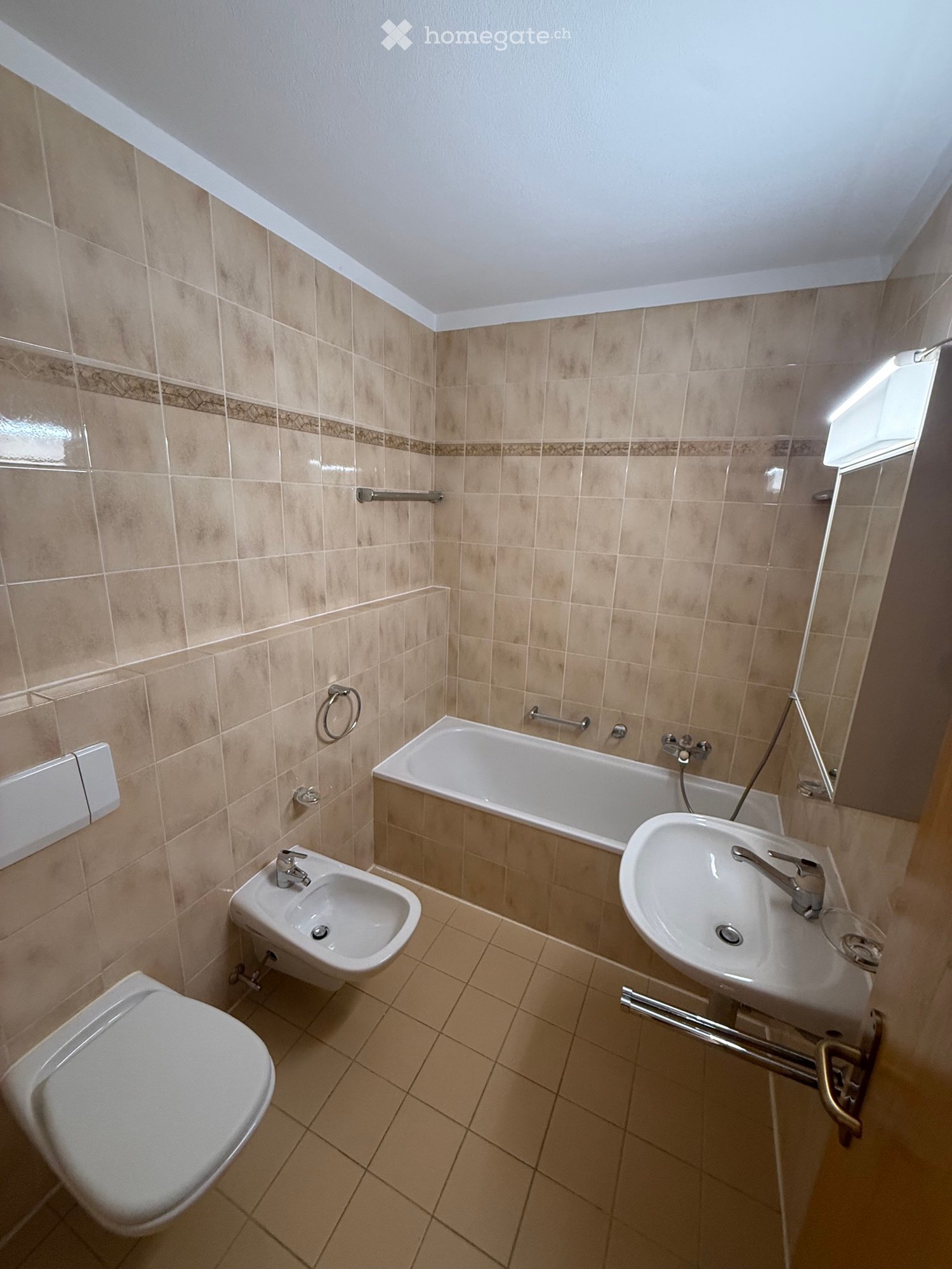 2 locali in affitto

1400 + 150 fr spese