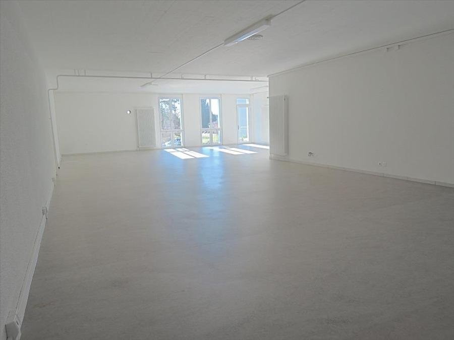 negozio di 100m², foto 1 di 9