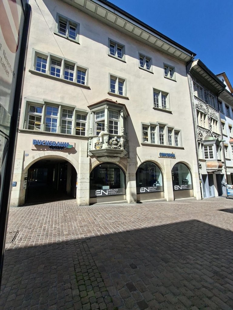 98m² shop