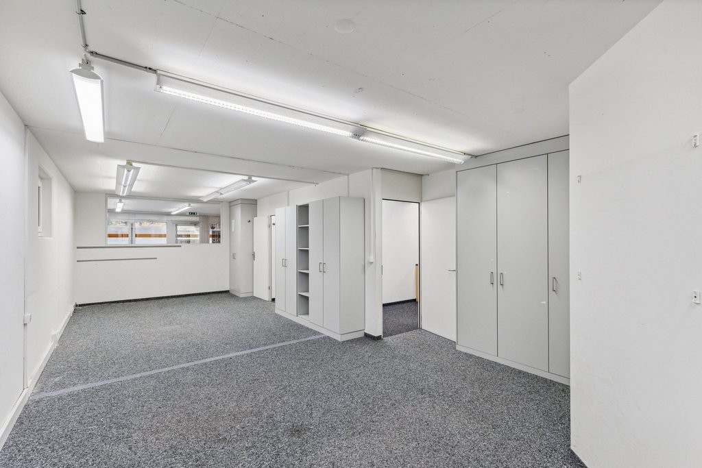 137m² office