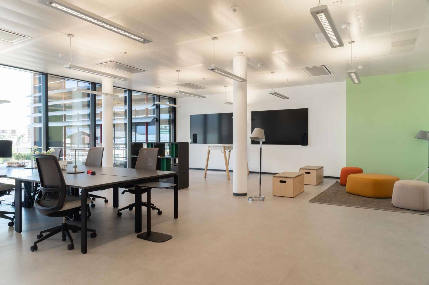 708m² office
