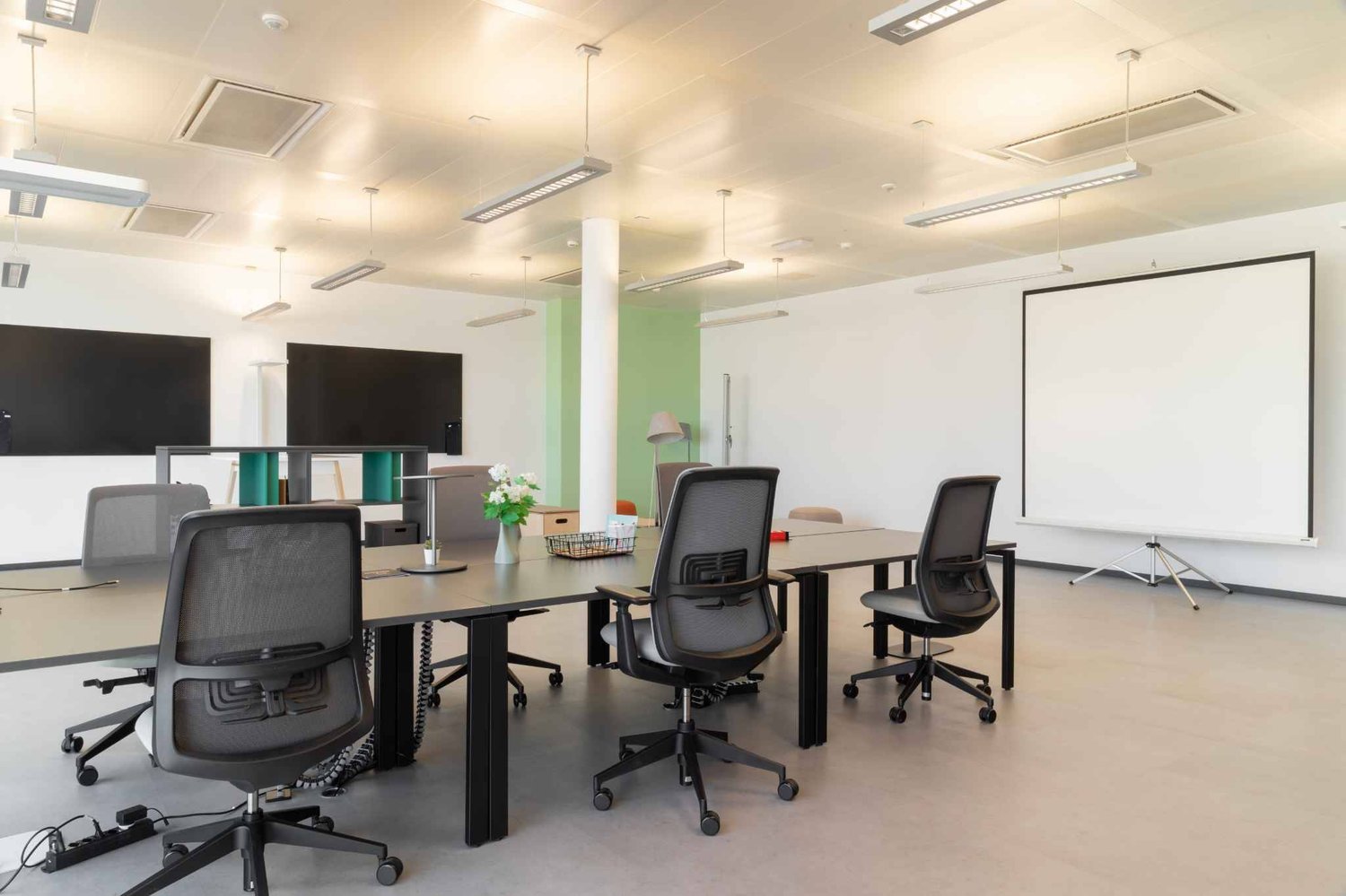 708m² office