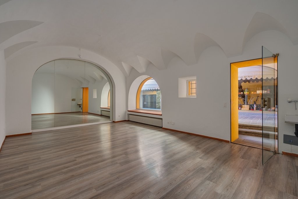 30m² commercial