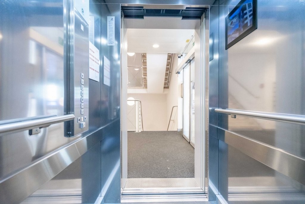 332m² bureau