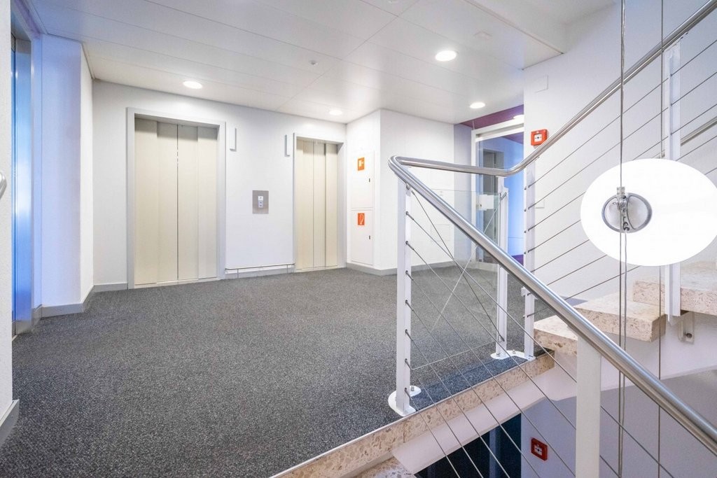 332m² bureau