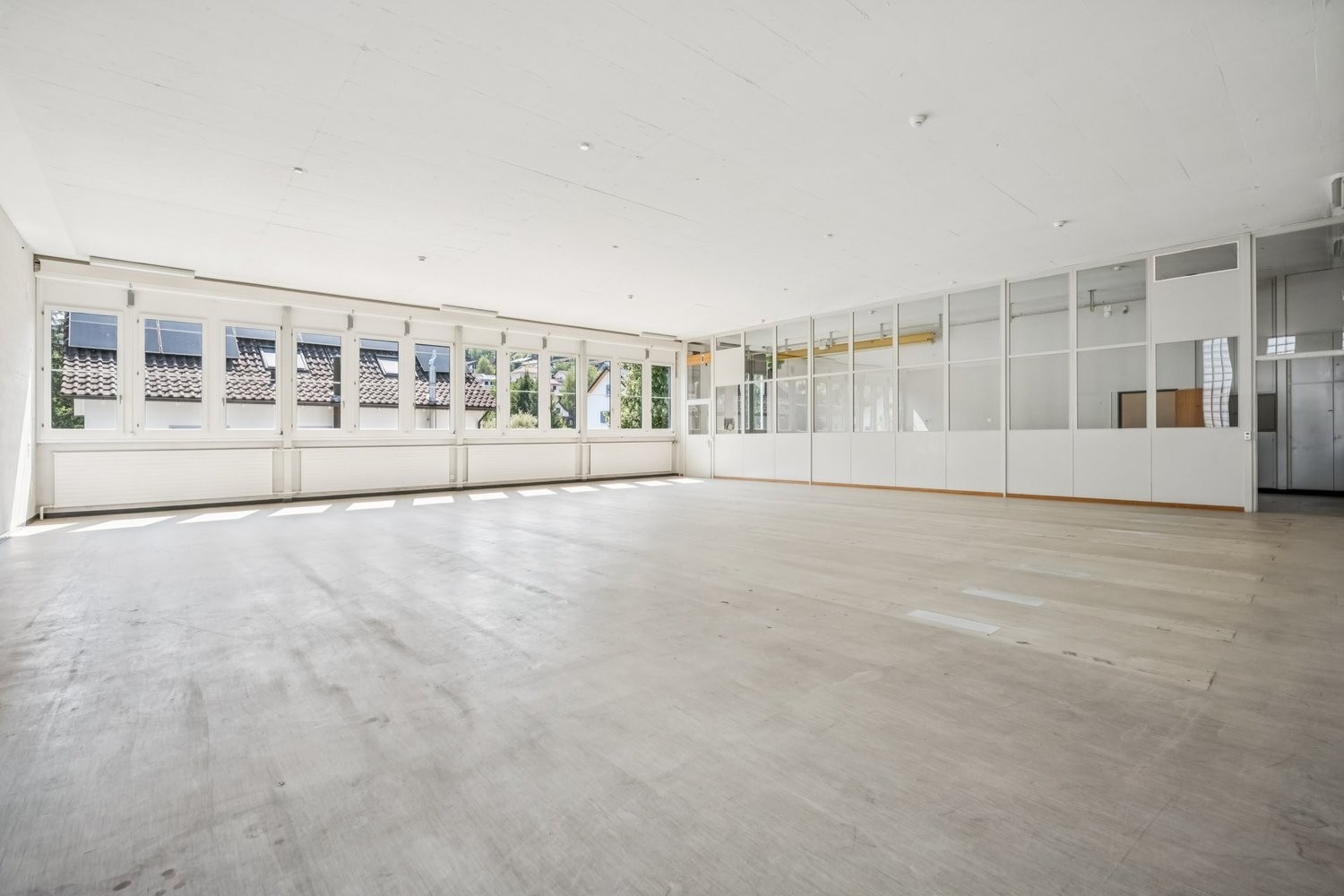 242m² commercial