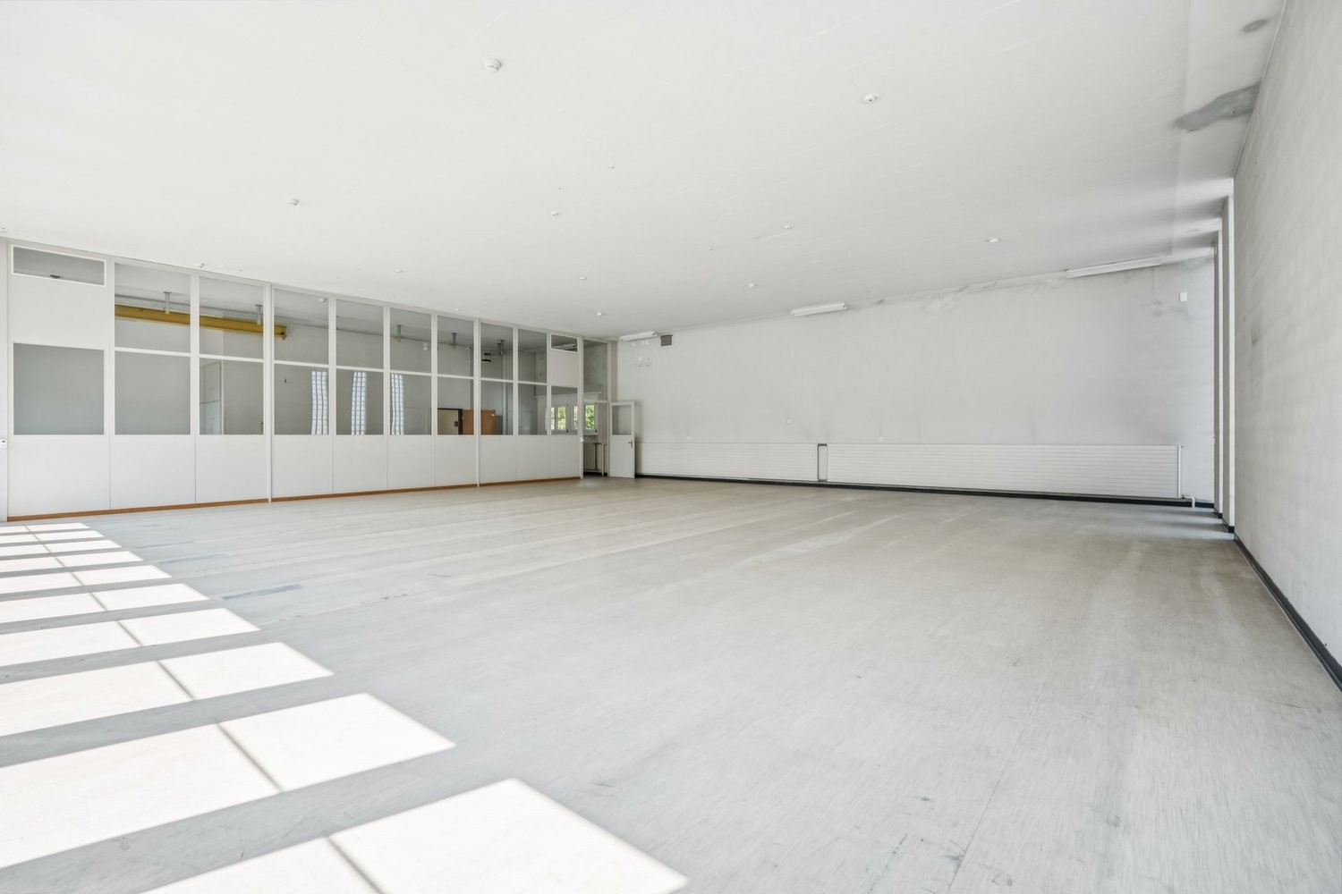 242m² commercial