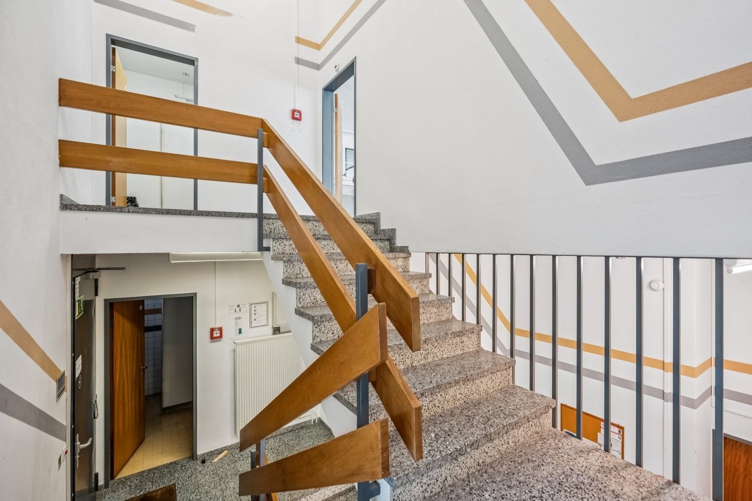 242m² commercial