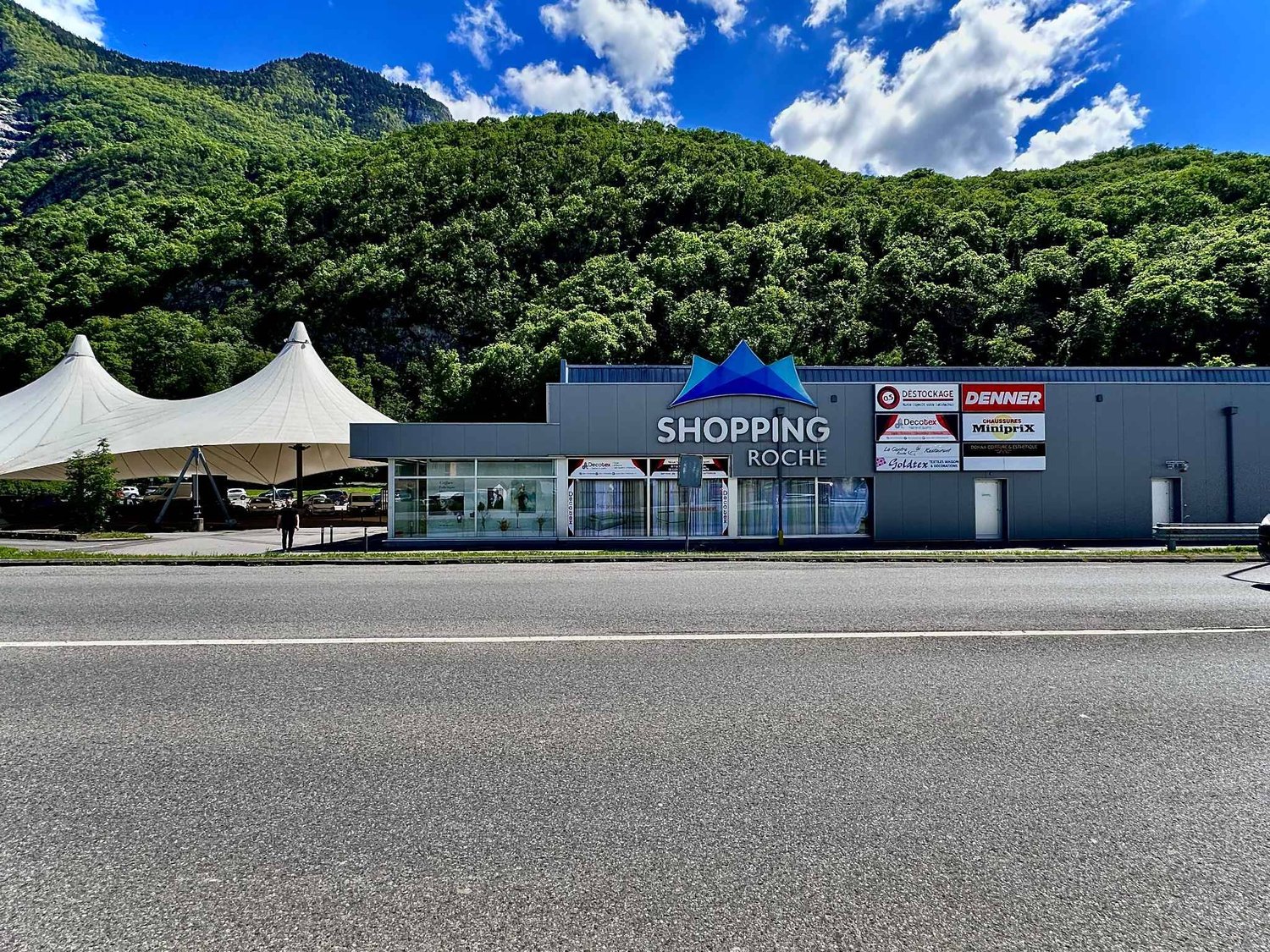 1400m² arcade