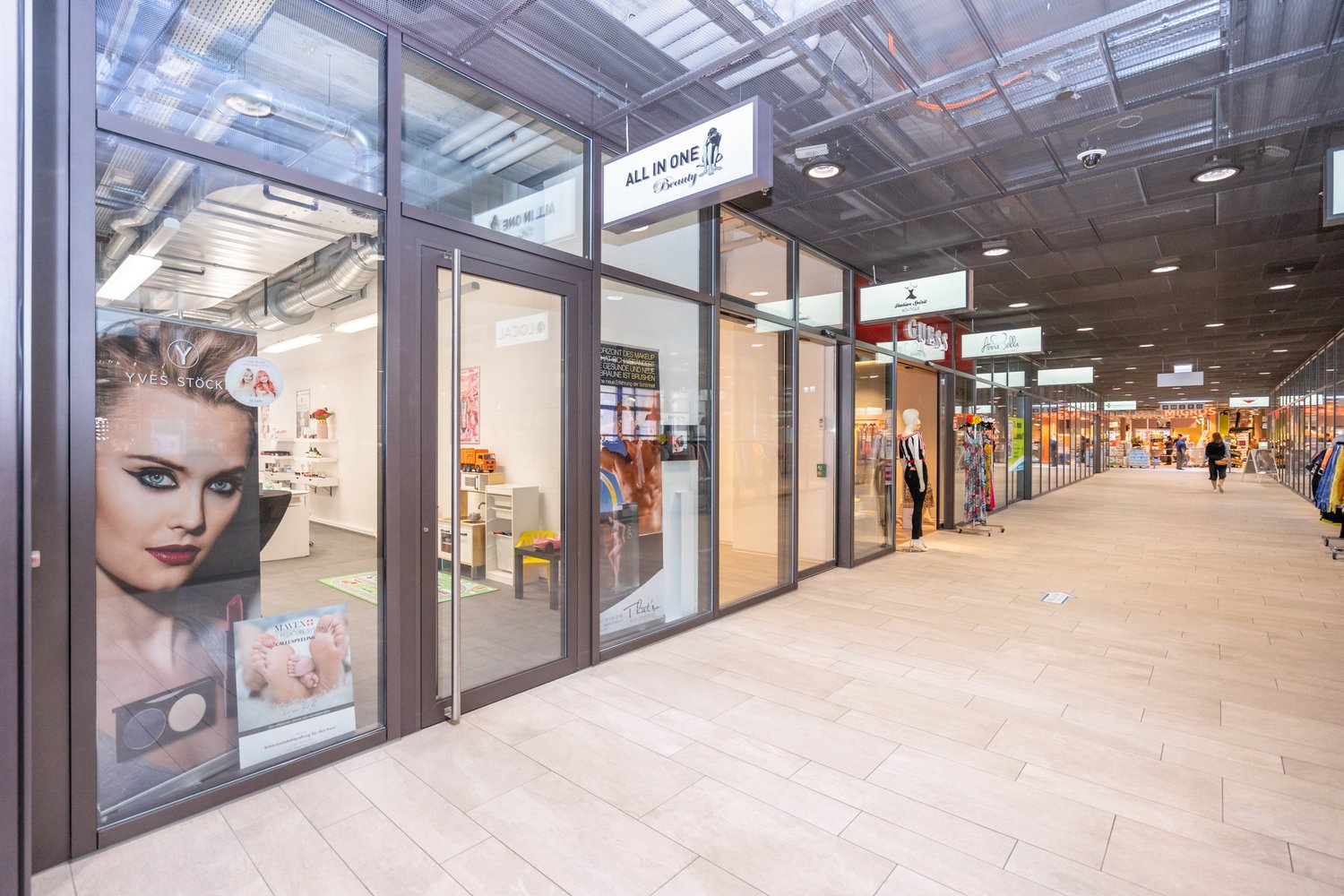 51m² shop