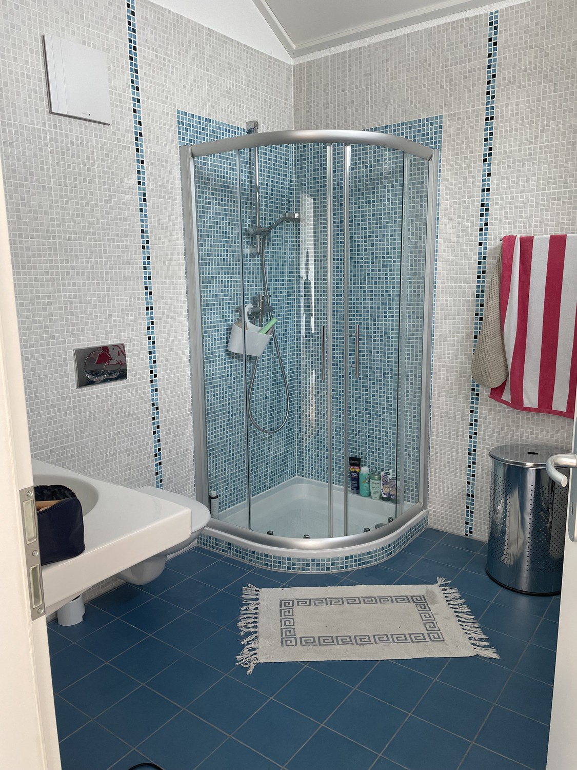 Camera in un appartamento condiviso, foto 3 di 4