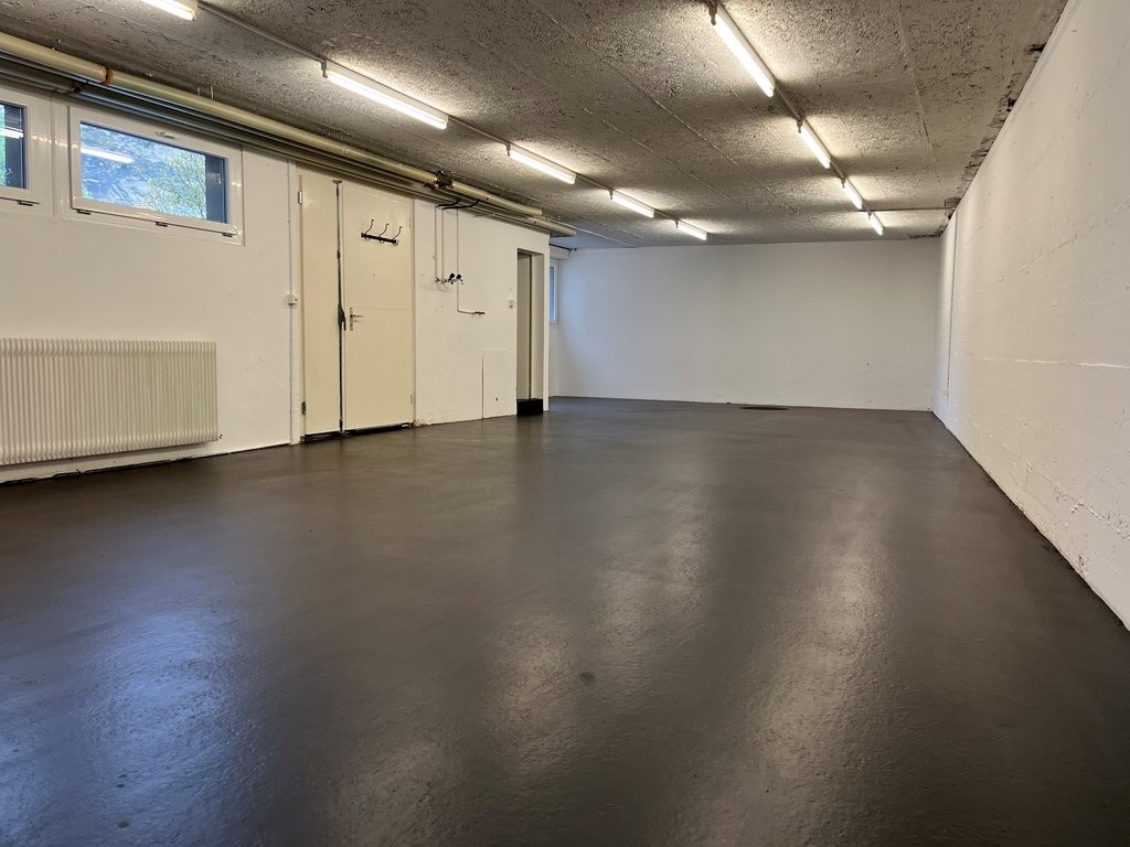 officina di 126m², foto 2 di 3